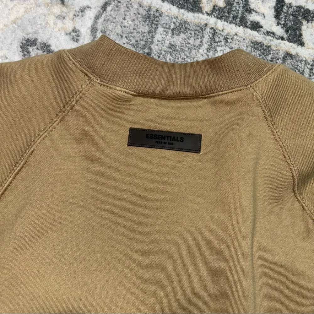 Essentials Crewneck - Picture 5 of 5